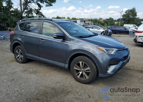2017 Toyota Rav4 Xle z USA, uszkodzony, nr VIN JTMRFREV0HD210696